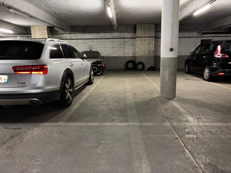 Parking / Garage - 193 m²