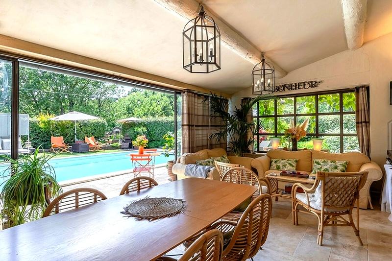 Demeure - 330 m² - 12 pièces