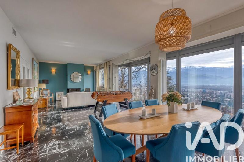 Maison - 233 m² - 8 pièces