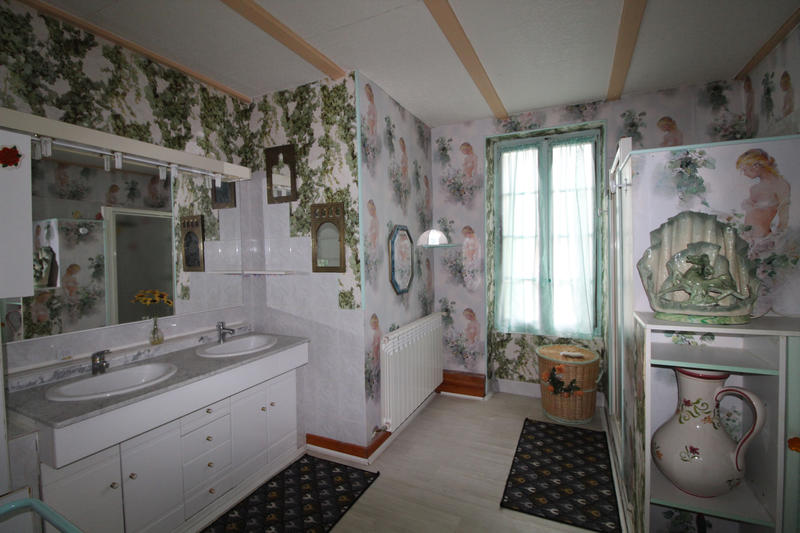 Maison - 208 m² - 10 pièces