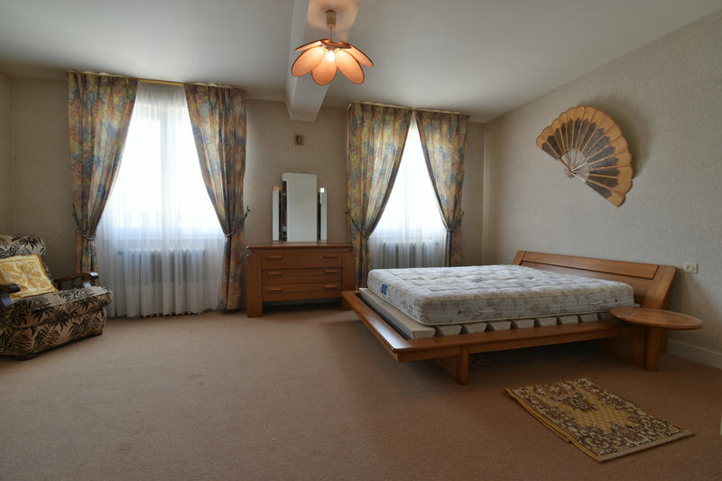 Maison - 350 m² - 12 pièces