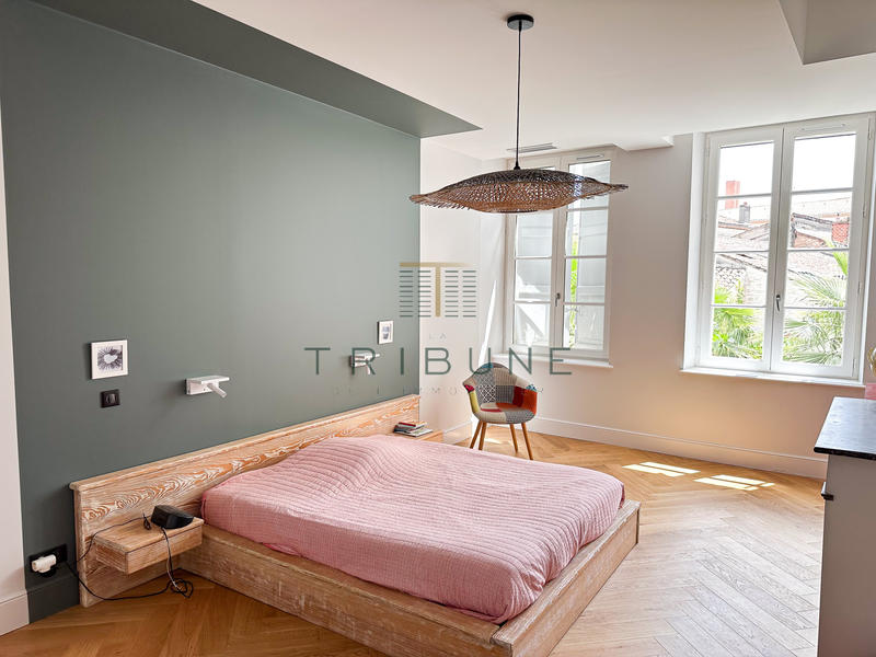 Maison - 275 m² - 6 pièces