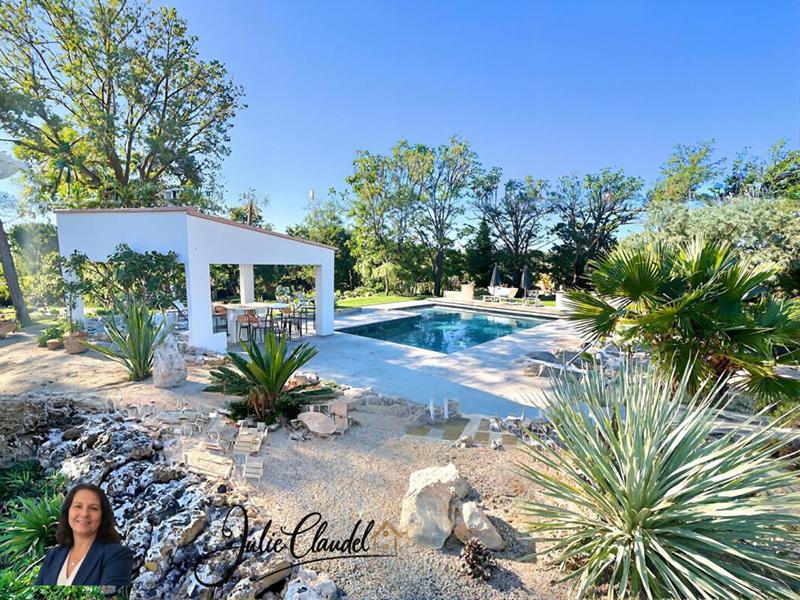 Maison - 274 m² - 9 pièces