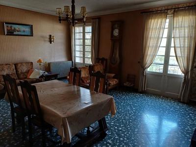 Maison - 134 m² - 9 pièces