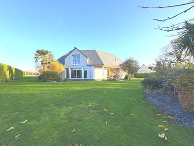 Maison contemporaine - 214 m² - 8 pièces