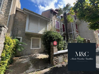 Appartement - 194 m² - 9 pièces