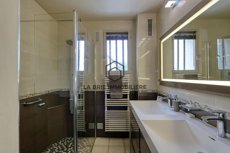 Maison - 161 m² - 7 pièces