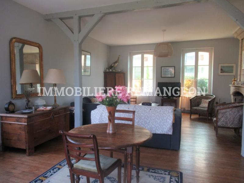 Demeure - 262 m² - 9 pièces