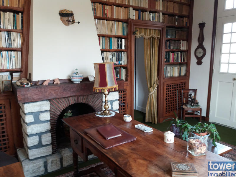 Propriété - 995 m² - 10 pièces