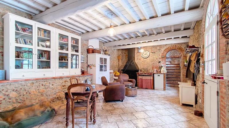 Maison - 496 m² - 12 pièces