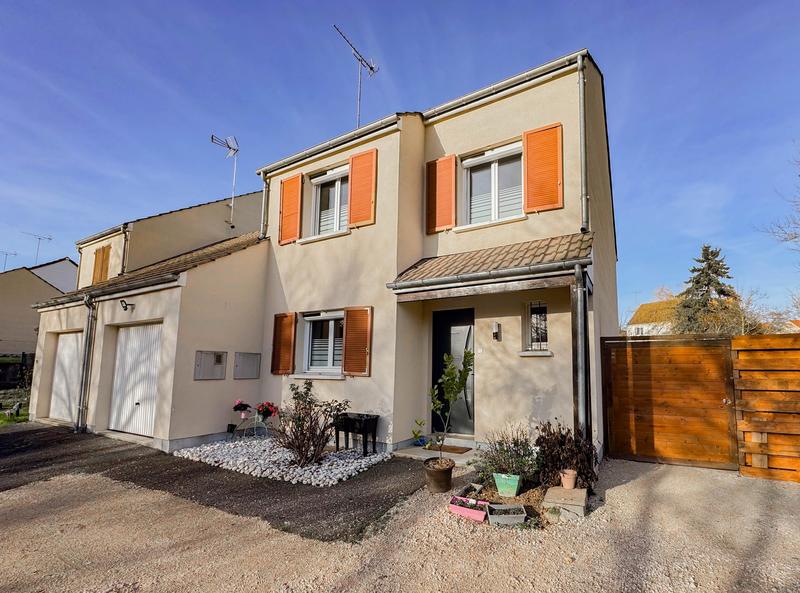 Maison - 95 m² - 5 pièces