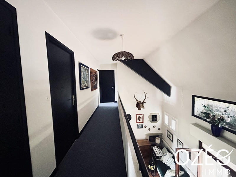 Maison - 202 m² - 6 pièces