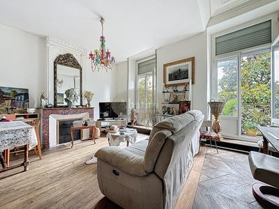 Immeuble - 246 m² - 9 pièces