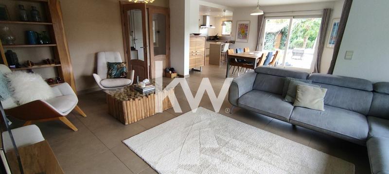 Maison - 223 m² - 8 pièces