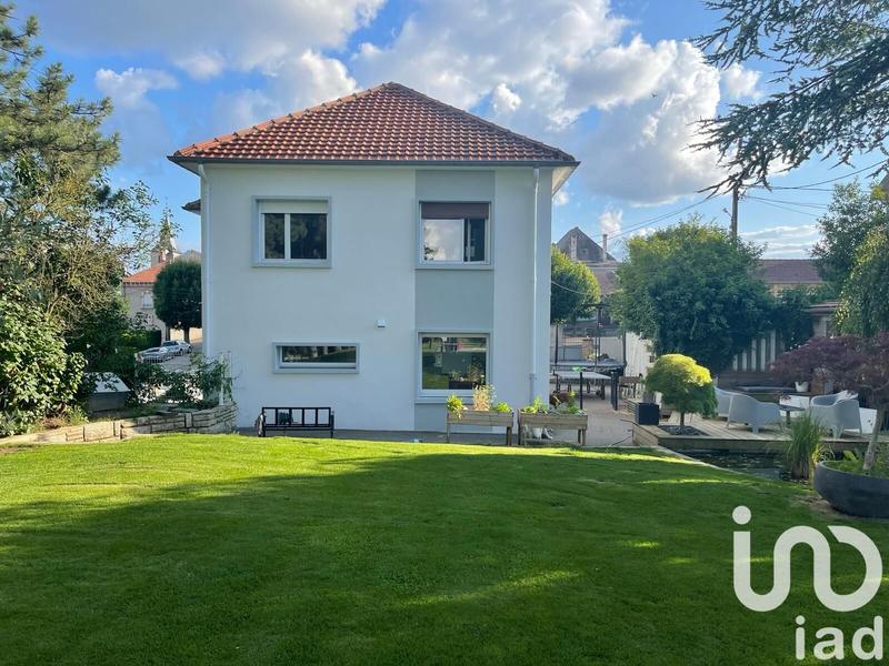 Maison - 250 m² - 10 pièces