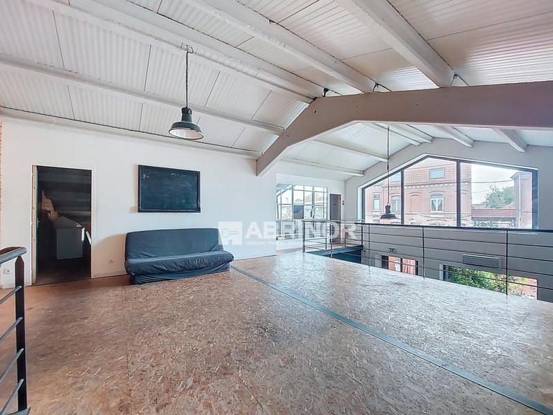 Services - 220 m² - 4 pièces