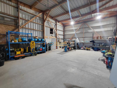 Local d'activités - 240 m²