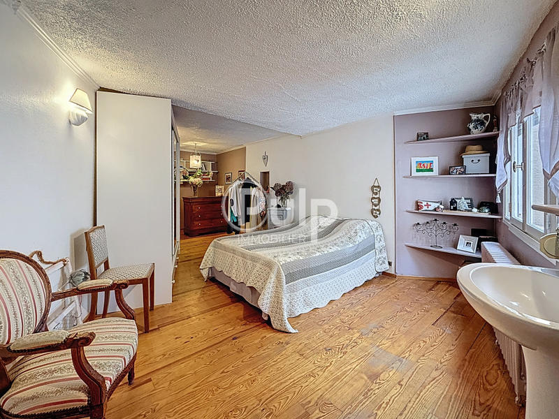 Maison - 210 m² - 10 pièces