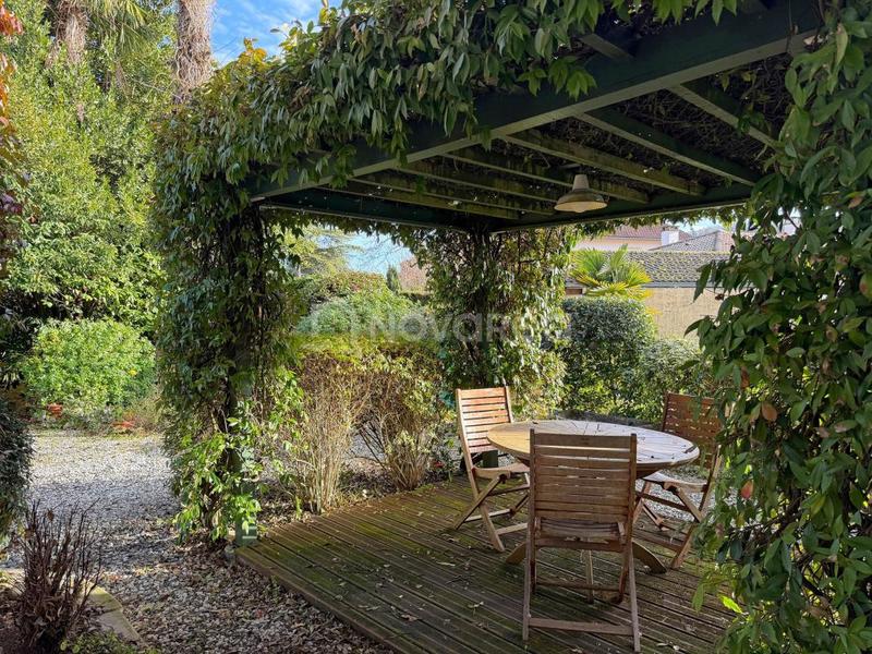 Maison - 270 m² - 10 pièces