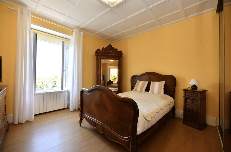 Maison - 390 m² - 12 pièces