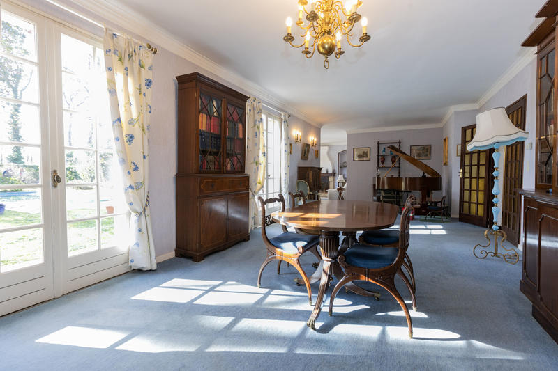 Maison - 198 m² - 8 pièces