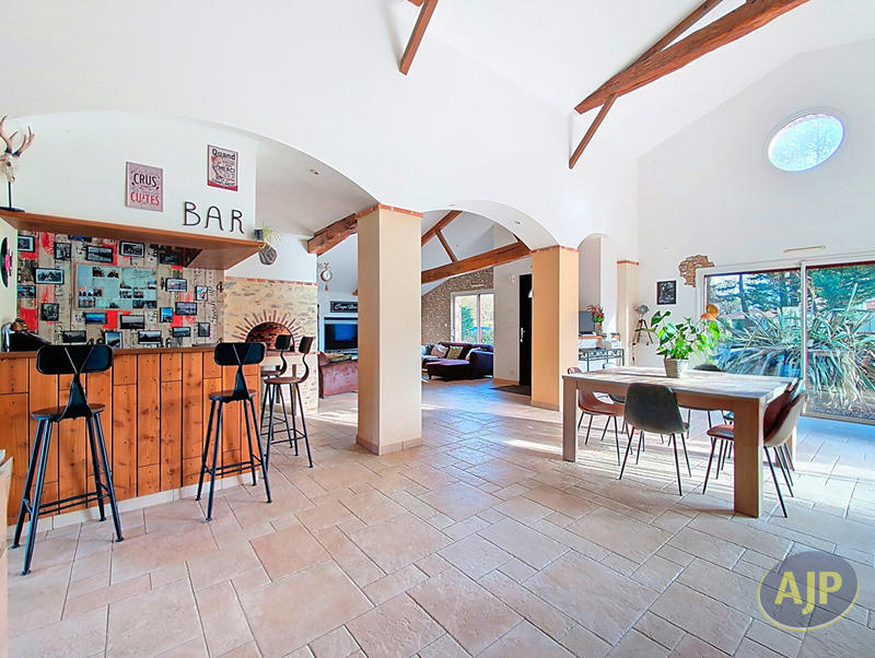 Maison - 170 m² - 7 pièces