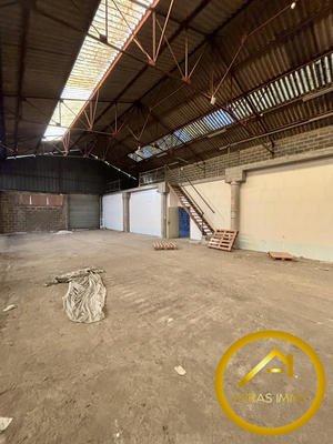 Entrepôt - 300 m²