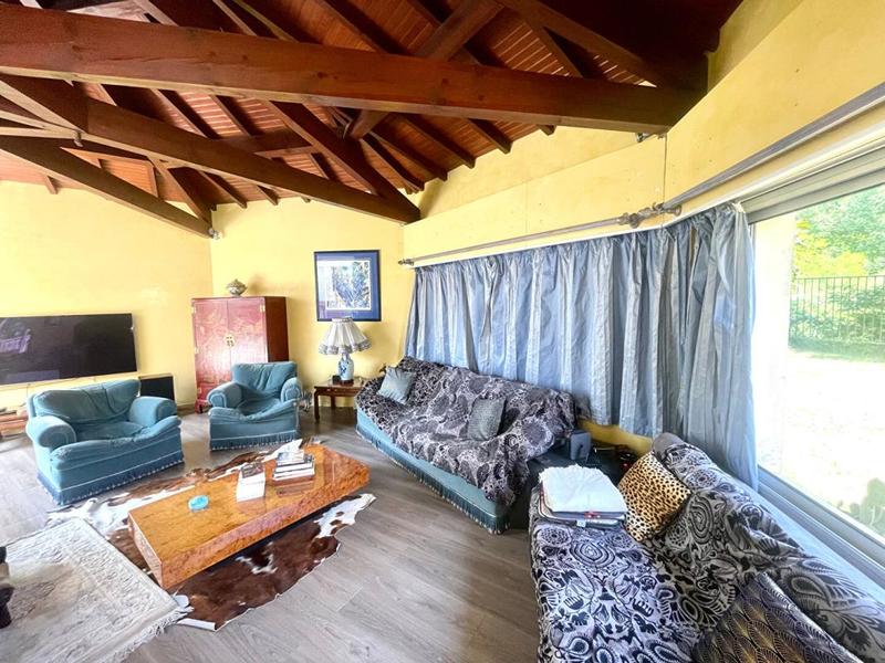 Maison - 235 m² - 6 pièces