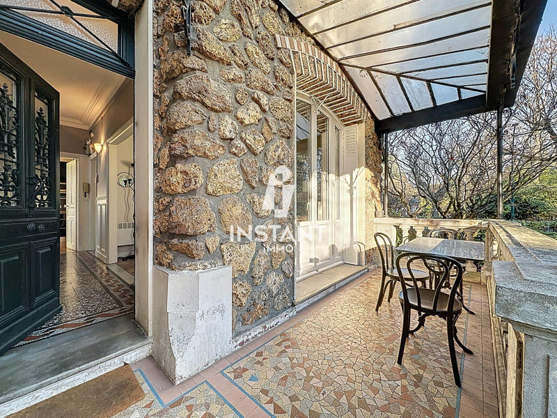 Maison - 258 m² - 8 pièces