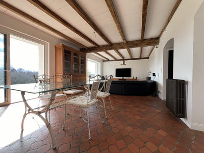 Maison - 260 m² - 9 pièces
