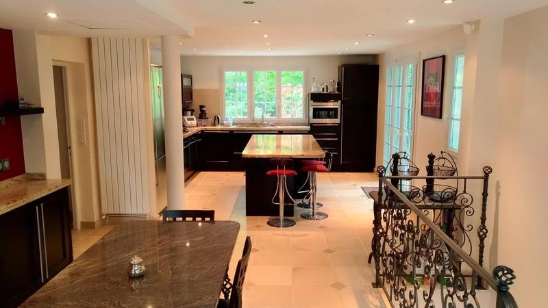 Propriété - 710 m² - 14 pièces