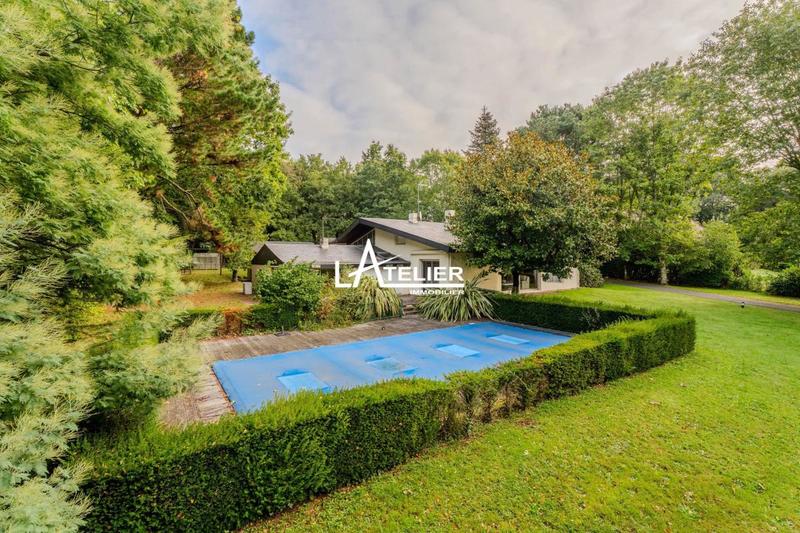 Propriété - 220 m² - 7 pièces