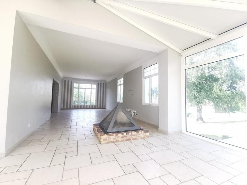 Maison - 220 m² - 5 pièces