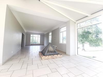 Maison - 220 m² - 5 pièces