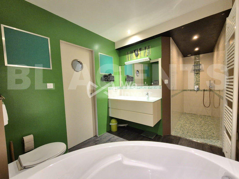 Maison - 137 m² - 5 pièces