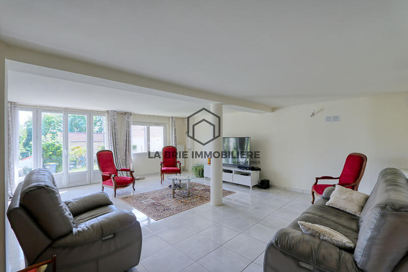 Maison - 206 m² - 8 pièces