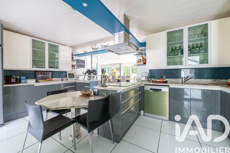 Maison - 245 m² - 9 pièces