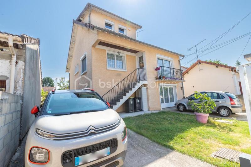 Maison traditionnelle - 168 m² - 8 pièces