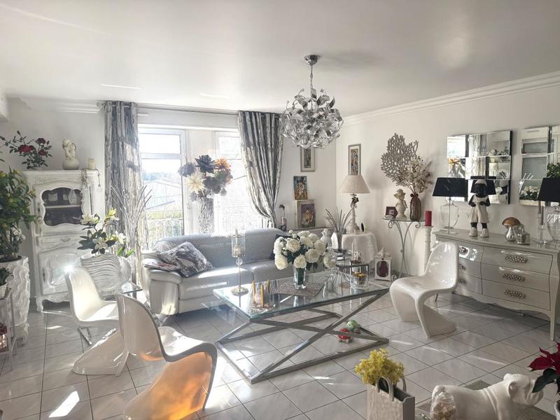 Appartement - 95 m² - 3 pièces