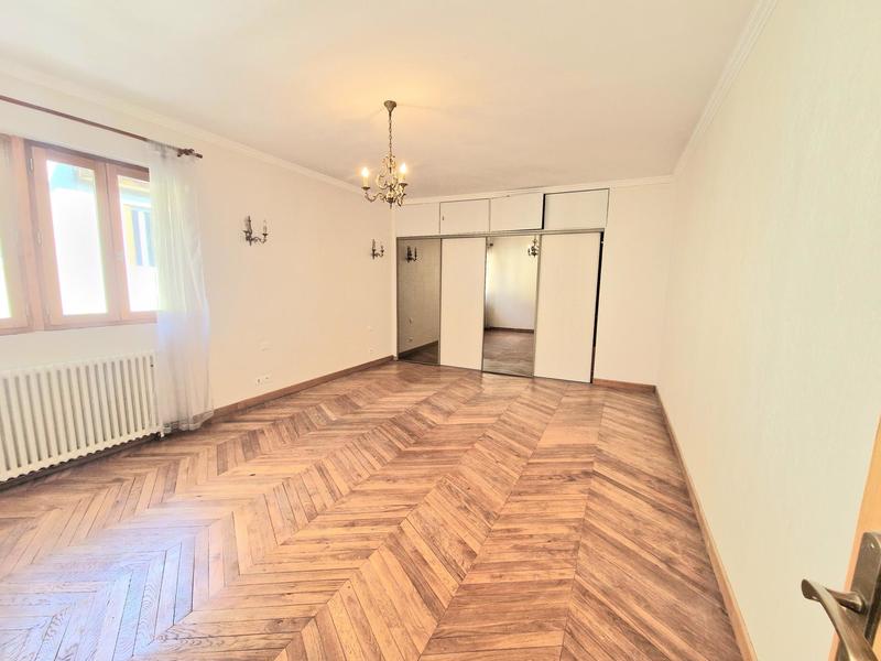 Maison - 224 m² - 7 pièces