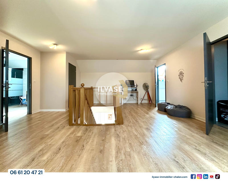 Maison - 220 m² - 5 pièces