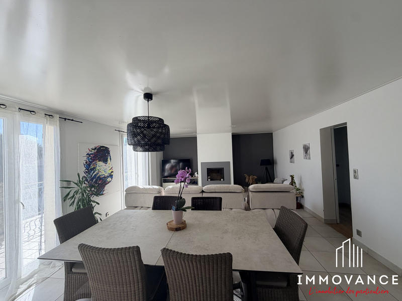 Maison traditionnelle - 225 m² - 7 pièces