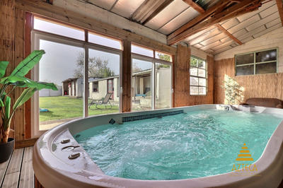 Maison - 221 m² - 8 pièces