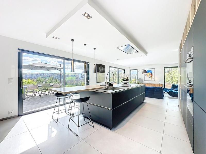 Maison - 486 m² - 8 pièces