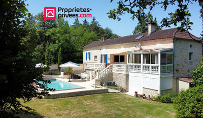 Maison - 220 m² - 7 pièces