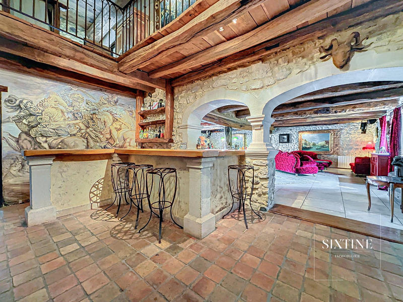 Maison ancienne - 552 m² - 10 pièces