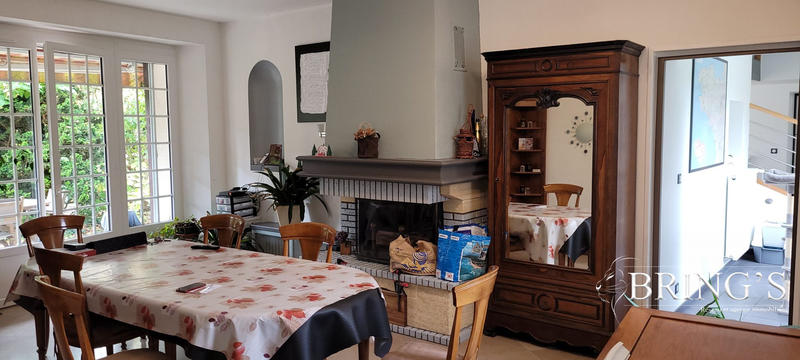 Maison - 250 m² - 9 pièces