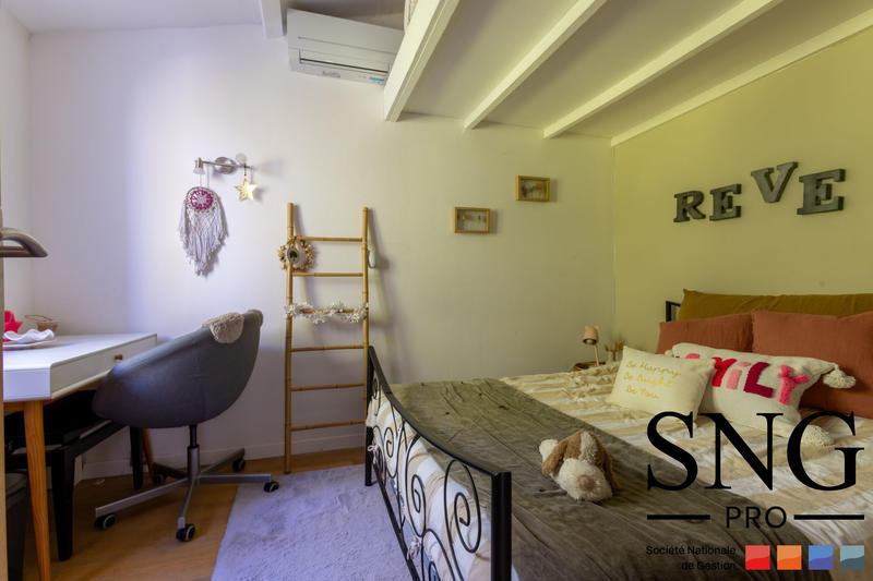 Maison traditionnelle - 146 m² - 8 pièces