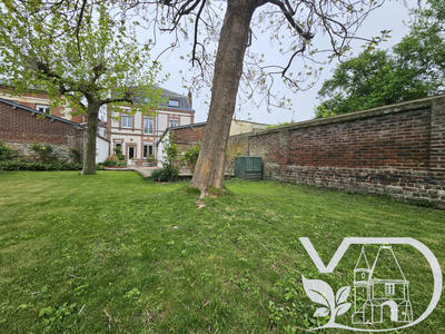 Maison - 280 m² - 6 pièces