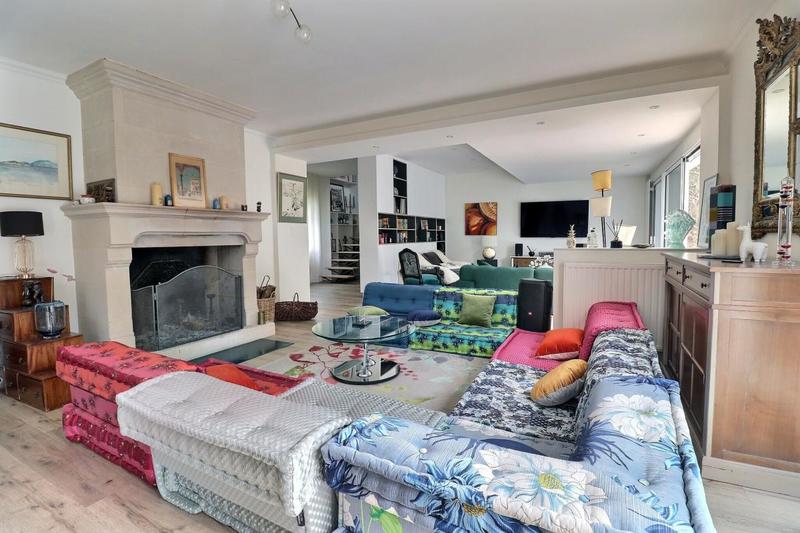 Maison - 239 m² - 8 pièces